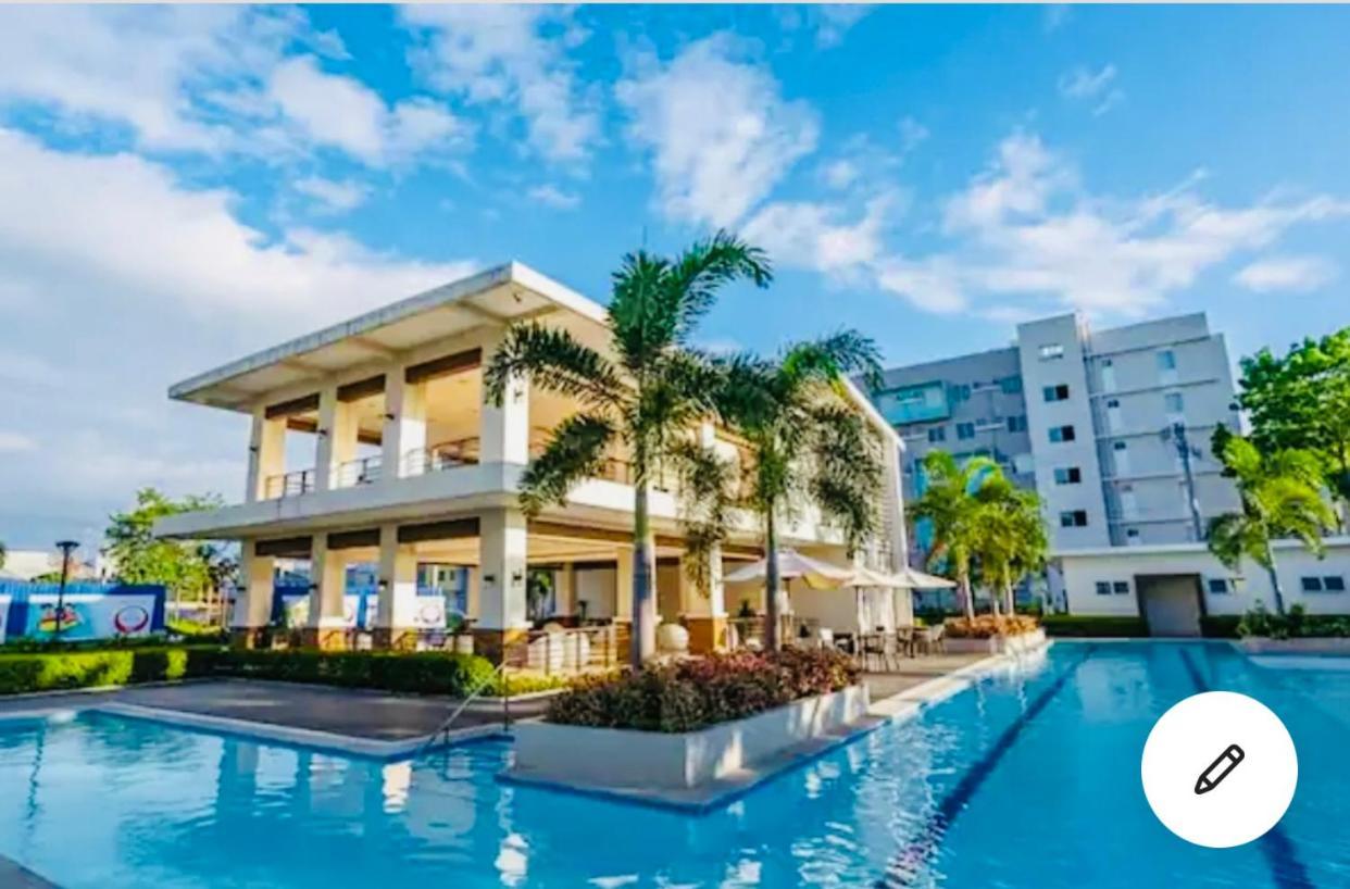 8 Spatial Condominium Davao City Εξωτερικό φωτογραφία