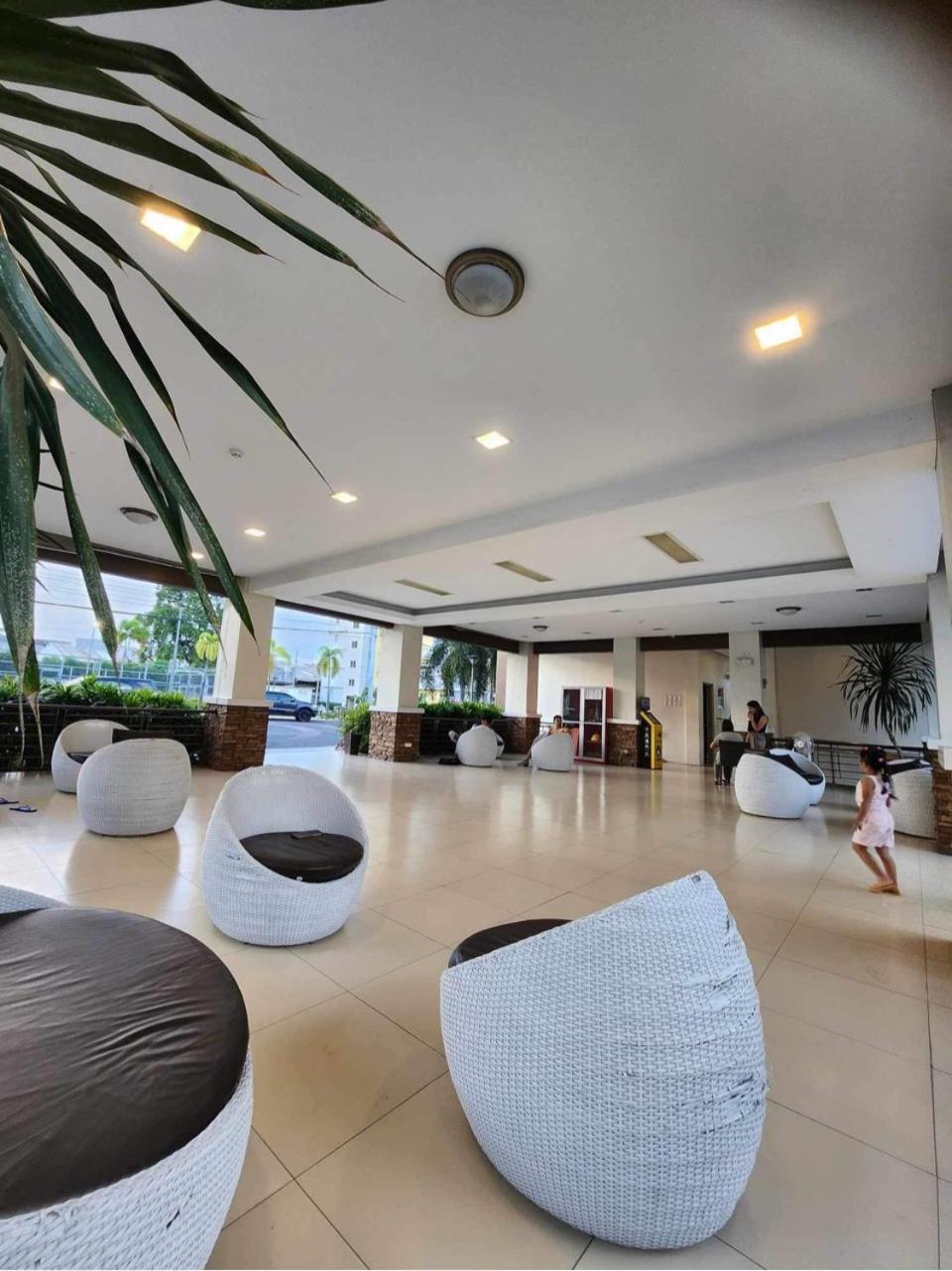 8 Spatial Condominium Davao City Εξωτερικό φωτογραφία