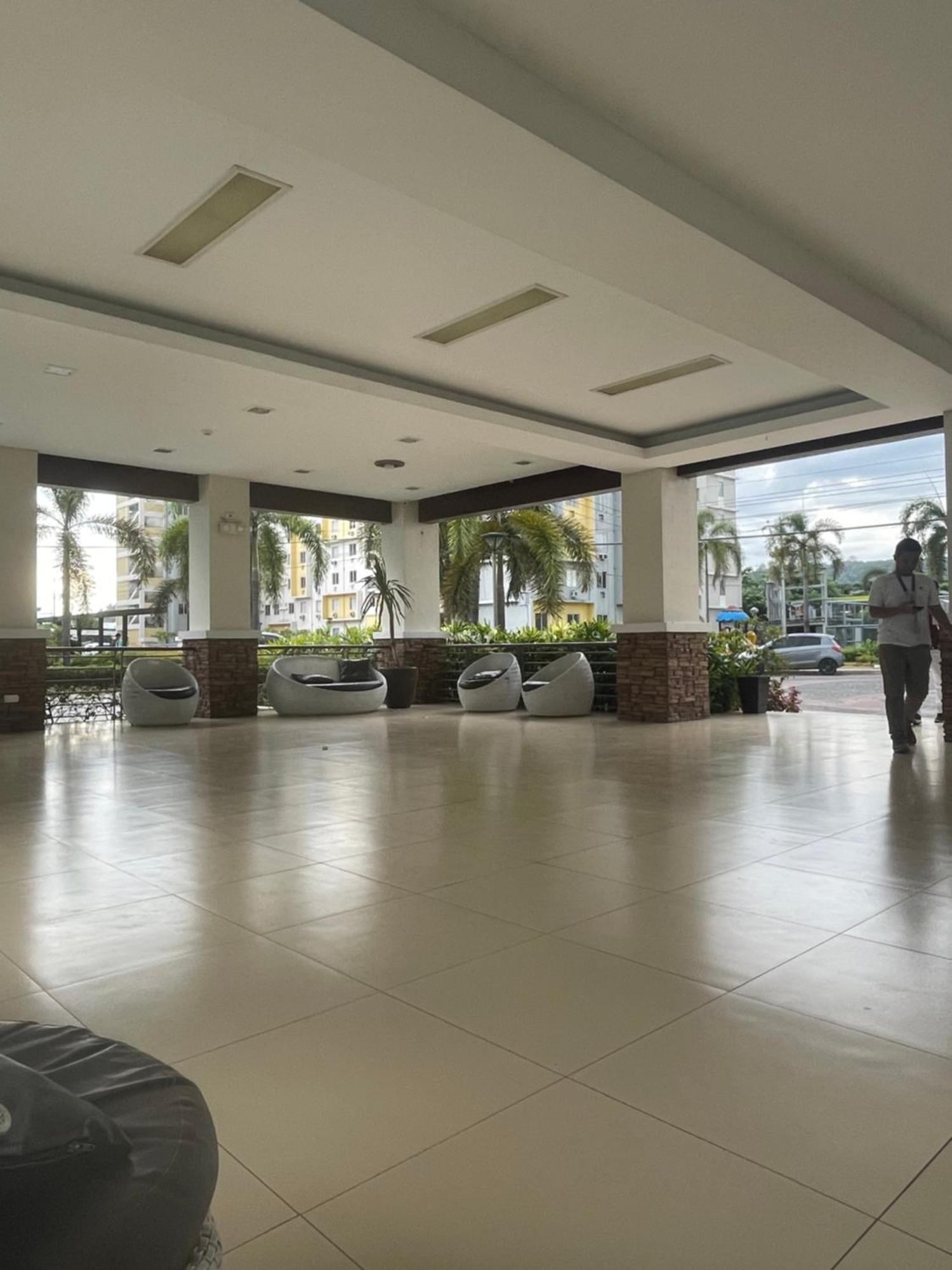 8 Spatial Condominium Davao City Εξωτερικό φωτογραφία